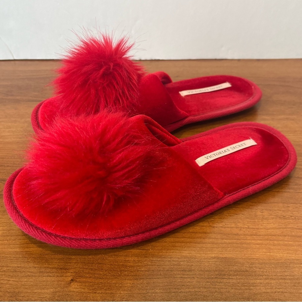Victoria's Secret Red Faux Fur Pom Pom Slip On Slippers Sz Medium